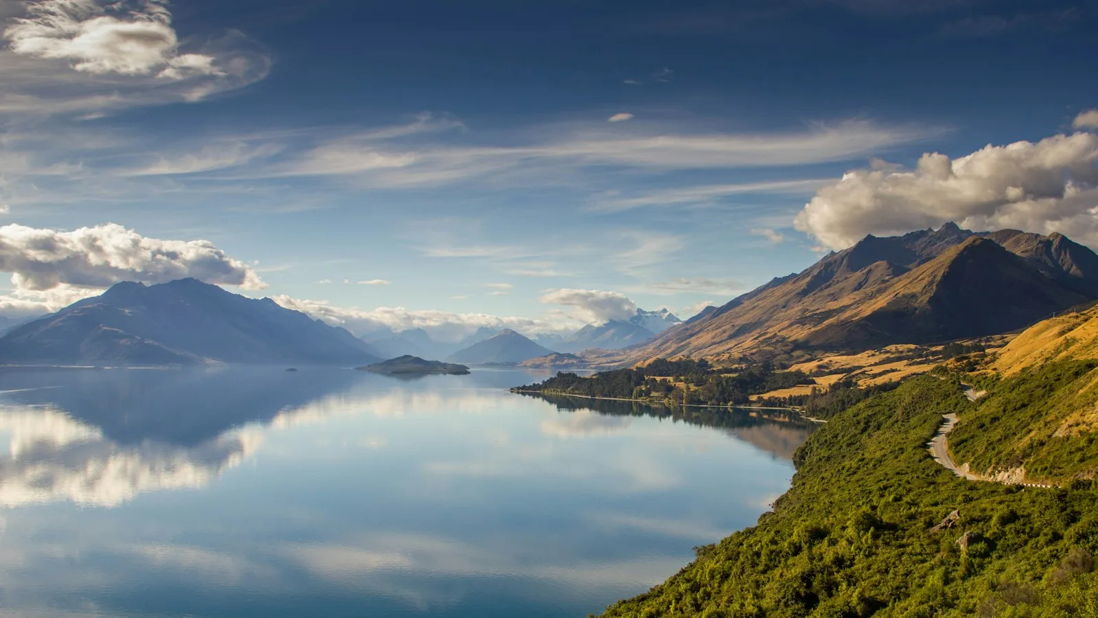 Montagnes et lac en Nouvelle-Zélande